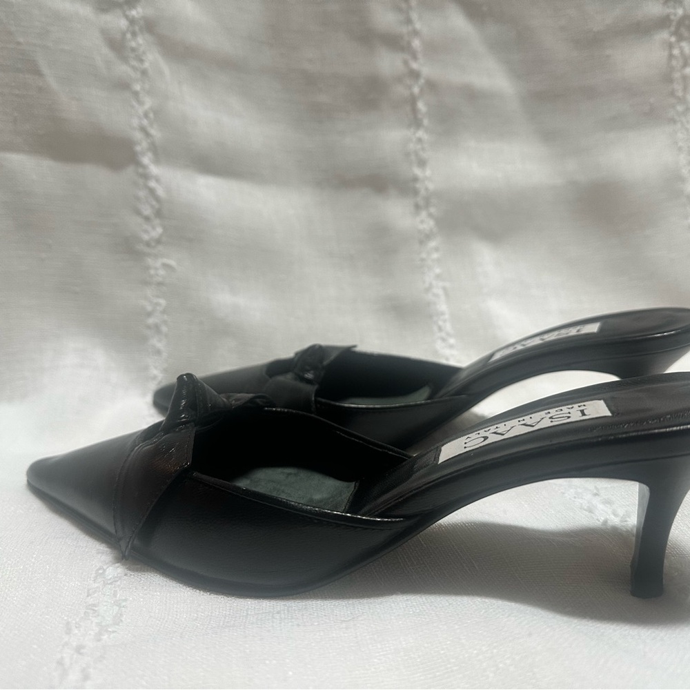 Isaac Mizrahi Black Pointed-Toe Kitten Heels with Bow detail Made in Italy - Picture 8 of 9